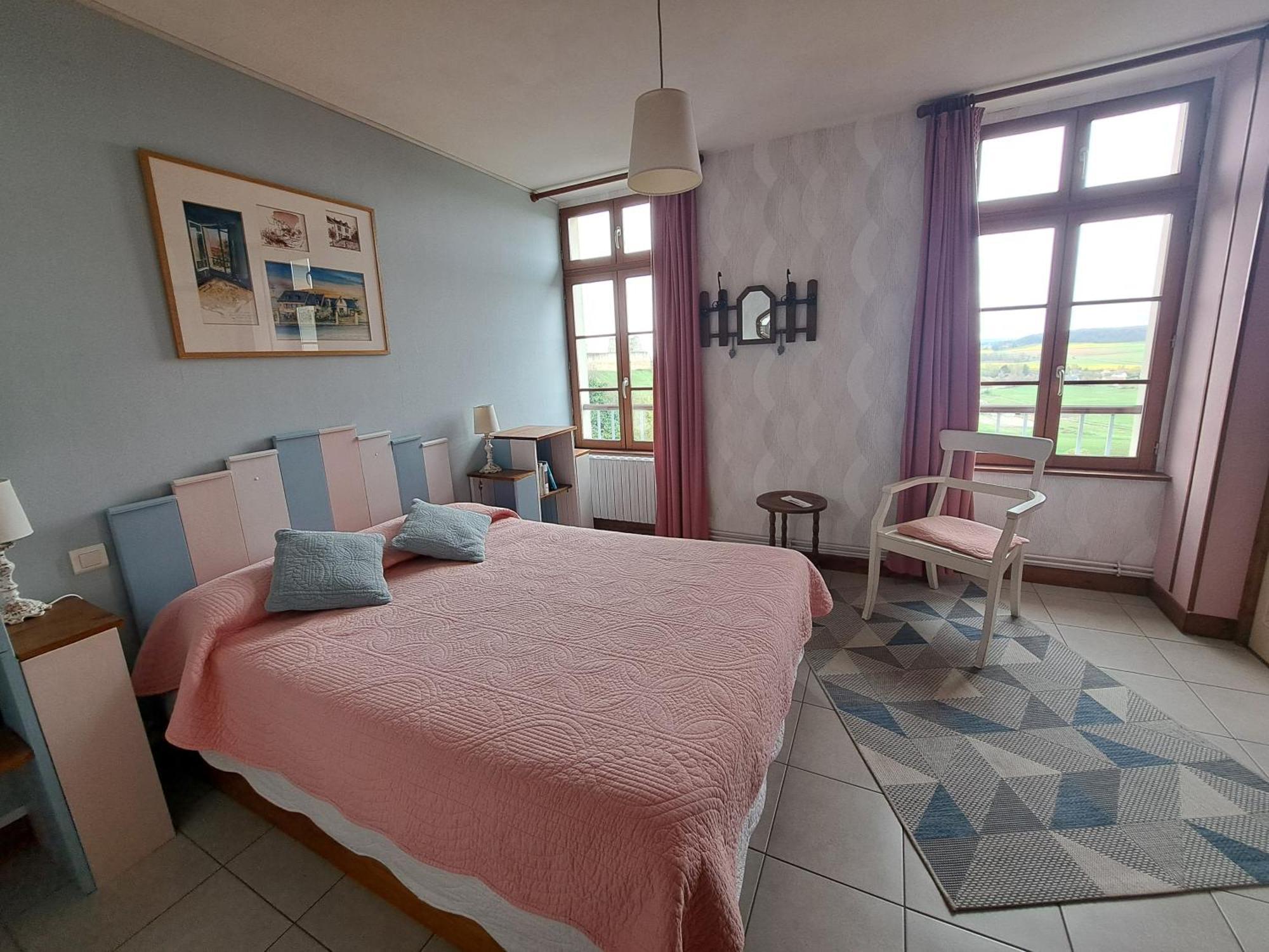 Location A Coucy Le Chateau Exteriér fotografie